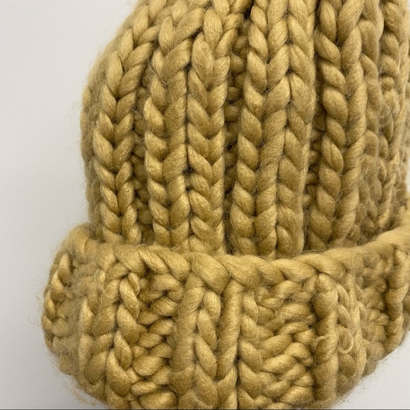 ✨NEW✨ COZY KNIT SCARF AND BEANIE (POMPOM) SET - Picture 11 of 14